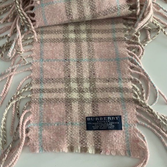 Burberry London Scarf - Picture 2 of 5